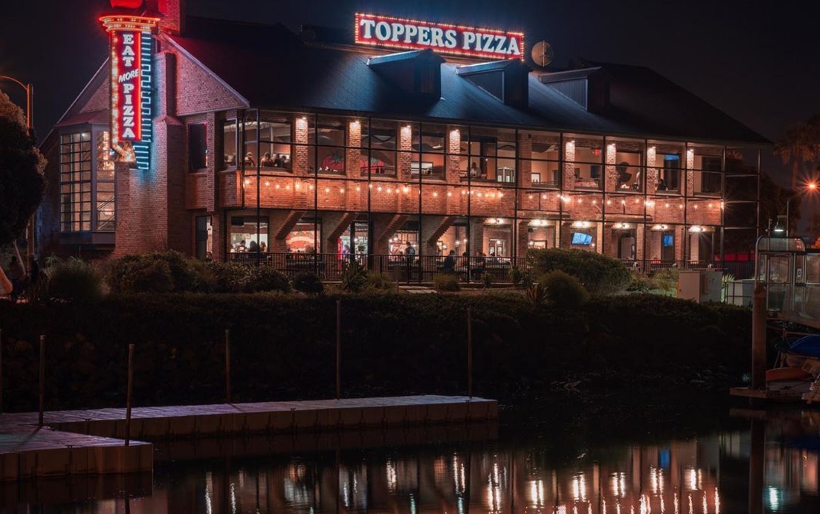Toppers Pizza, lit up for the holidays